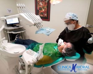 Prevención de enfermedades bucodentales para niños, adultos y personas con Síndrome de Down en Clínica Mayoral Barcelona.